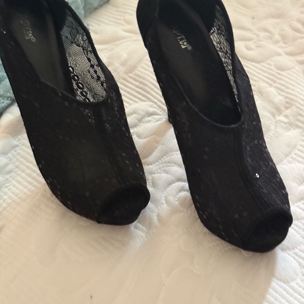 Black Lace Peep-Toe Women's Heels